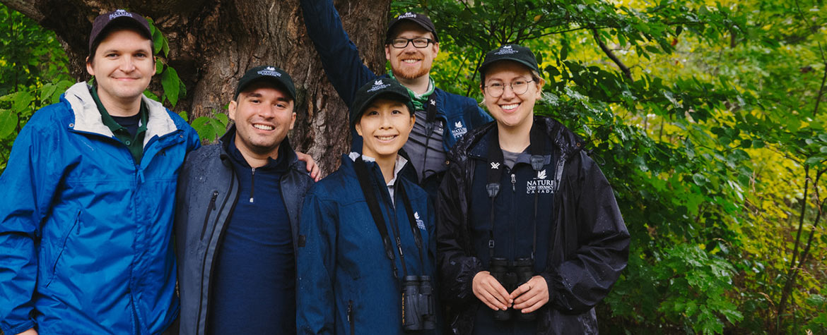 Des membres du personnel de CNC à la forêt Happy Valley, Ont. (Photo de Brianna Roye)