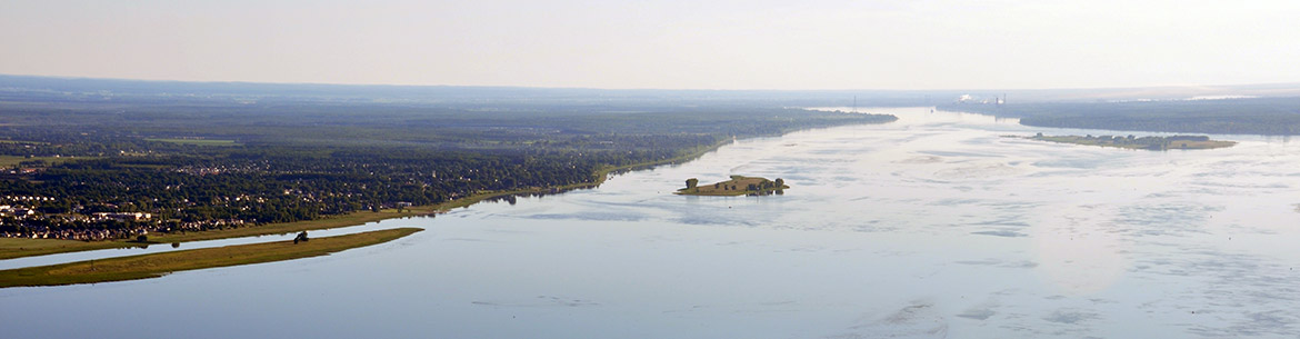 St. Lawrence River, QC (Photo by ALM Par Avion)