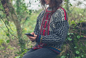 Engaging with nature doesn't mean you have to put down your phone (Photo by ©ysbrandcosijnfotografie via Canva)