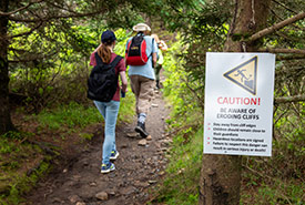 Signs to warn hikers of the cliff (Photo by Andrew Herygers/NCC staff)