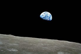 Earth rise (Photo by NASA, Wikimedia Commons)