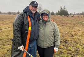 John Lowry and Amanda Tracey at a CV event in Newburgh, Ontario, December 2022 (Photo by Chelsea Marcantonio/NCC staff)