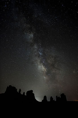 Night sky at the window (Photo by Arches National Park, Wikimedia Commons)
