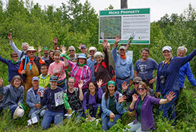 Conservation Volunteers at NCC's Hick's property in Alberta (Photo by NCC)