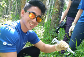 Volunteer measures tree root collar diameter with calliper. (Photo by NCC)