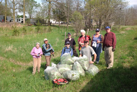 Conservation Volunteers at the weed pull on the Blacker Property in Ontario (Photo by NCC)