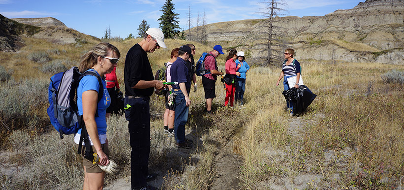 Colleen McPhee and volunteers at the Bullfrog event at Horseshoe Canyon, AB (Photo by NCC)