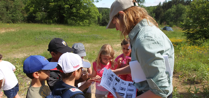 Erica Thompson and students at Nature Days event, Happy Valley Forest, ON (Photo by Mike Dembeck)