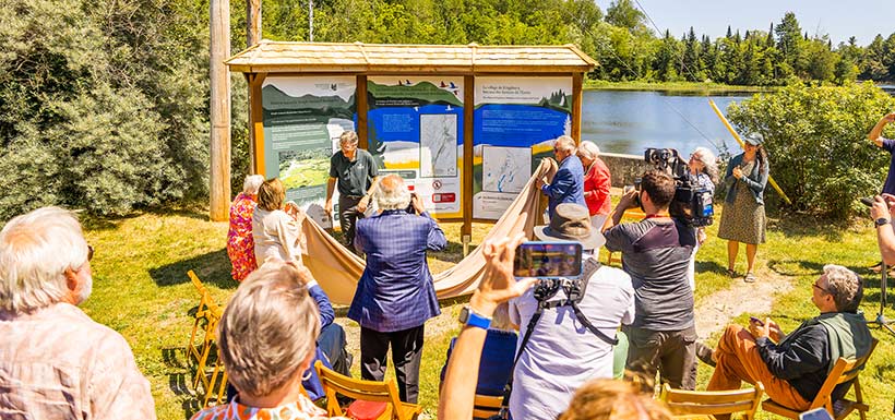 Unveiling of the panels in Kingsbury, QC (Photo by Laurent Frey)