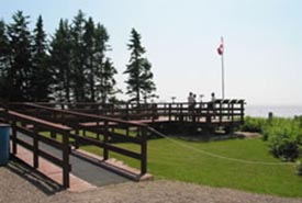 Promenade en bois au Centre d'interprétation de la réserve d'oiseaux de rivage de Johnson's Mills, N,-B, (Photo de CNC)