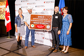 The Wrays accept their stewardship award (Courtesy Alberta Beef Producers)