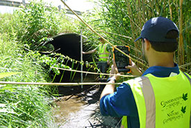 Field study on water crossings at Rivière aux Brochets, QC (Photo by NCC)